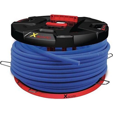 Tuyau ondulé bleu sur une bobine noire et rouge avec une poignée rouge. Le logo 'X-GUARD' est visible.