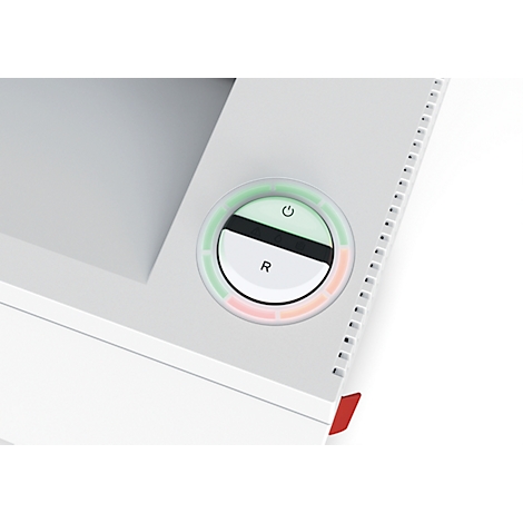 Gros plan d'une surface d'appareil grise avec un bouton de commande éclairé. Le bouton affiche une lumière verte et le symbole d'alimentation. Le bouton est blanc avec la lettre "R".