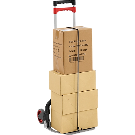 Un chariot avec trois boîtes et une bande de caoutchouc noire. La poignée est rouge et noire.