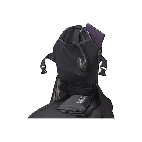 Schwarzer Rucksack, teilweise offen. Innen liegen Tablet und ZubehÃ¶r. In einer Tasche befindet sich ein KopfhÃ¶reranschluss.