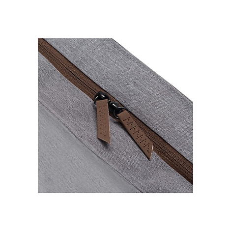 Gros plan sur un tissu gris avec une fermeture éclair marron et des tirettes en cuir.