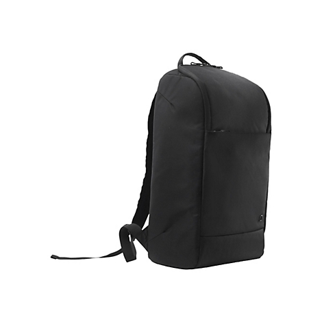 Schwarzer Rucksack vor weißem Hintergrund. Der Rucksack hat eine glatte Oberfläche, eine kleine Fronttasche und verstellbare Träger.