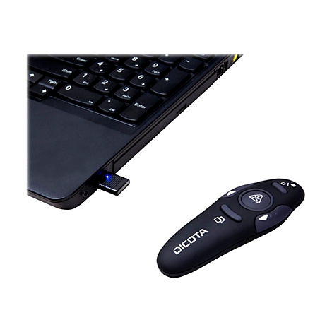 Un pointeur laser noir avec un ordinateur portable et un connecteur USB. Le pointeur laser a des boutons avec des symboles et l'inscription DICOTA.