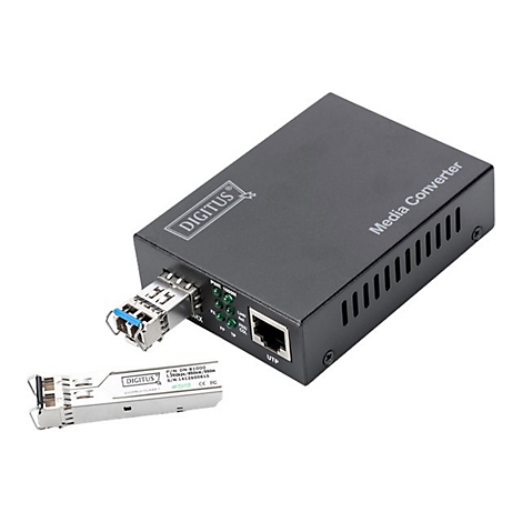 Ein schwarzer Media Converter mit eingelegtem SFP-Modul. Beide Geräte tragen den Schriftzug "DIGITUS".