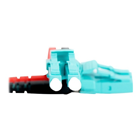 Nahaufnahme eines helltürkisfarbenen Stecker mit weißen Enden, roter und schwarzer Steckerteil.