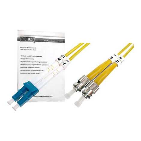 Zwei gelbe Glasfaserkabel mit weißen und blauen Steckern; daneben eine Produktverpackung mit Text: DIGITUS Professional Fiber Optic Patch Cord.