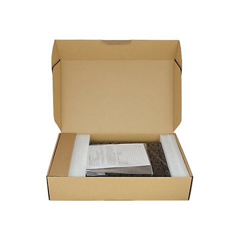 GeÃ¶ffnete braune Pappschachtel, Inhalt mit Schaumstoff und Papieren verpackt.