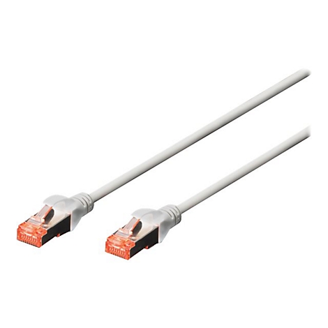Ein weißes Netzwerkkabel mit zwei Steckern. Die Stecker haben orangefarbene Anschlüsse und graue Schutzhüllen.