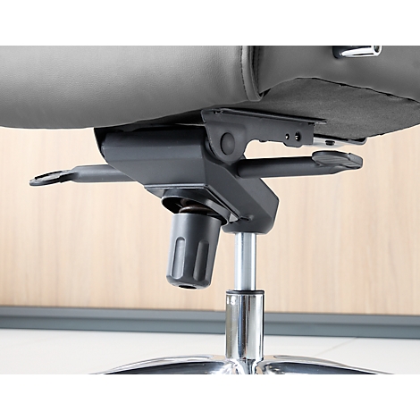 Close-up van het onderste deel van een bureaustoel, met details van de hoogteverstelling.