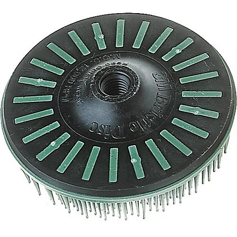 Disque brosse 3M noir avec éléments verts, soies argentées et filetage. Label: 3M Bristle Disc.