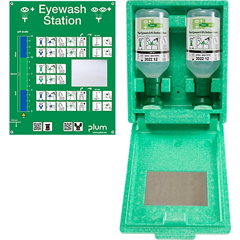 Poste de lavage oculaire vert avec instructions et deux flacons de solution oculaire.