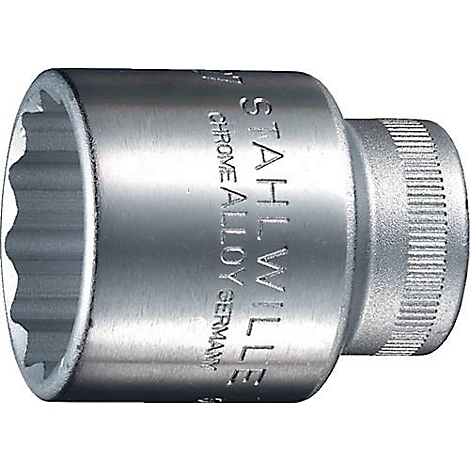 Une douille Stahlwille chromée. L'intérieur a une forme dentée, la paroi extérieure est nervurée. L'inscription "STAHLWILLE CHROME ALLOY GERMANY" est gravée.