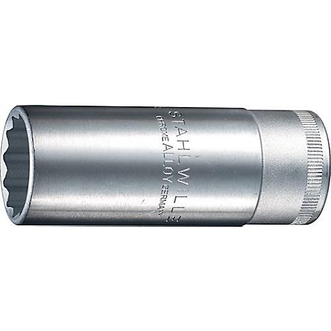 Gros plan d'une douille argentée avec un profil intérieur en forme d'étoile. L'inscription 'STAHLWILLE' et 'Chrome Alloy Germany' sont gravées.
