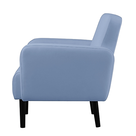 Hellblauer Sessel von der Seite, schwarze Beine, weißer Hintergrund.