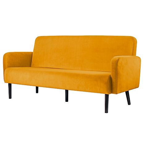 Mosterdgeel sofa met zwarte poten op een witte achtergrond. Fluweelachtig oppervlak en rechte lijnen.
