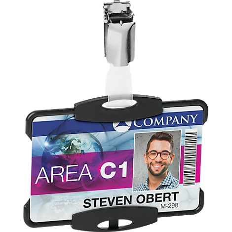 Schwarzer Ausweis mit Klippverschluss, darauf Foto, Firmenlogo und Barcode. Name: Steven Obert.