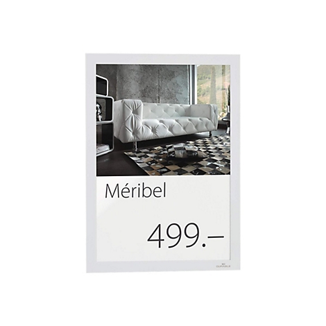 Weißes Sofa im Wohnzimmer vor grauer Wand. Text: Méribel, 499.-