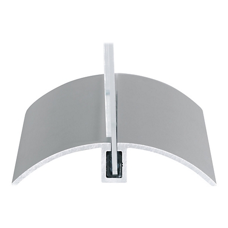 Aluminiumprofil mit gewölbter Form und eingesetzter Glasscheibe auf weißem Hintergrund.