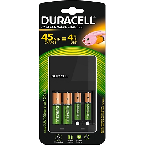 Chargeur de batterie Duracell avec batteries ; emballage du produit avec texte et logo. Comprend des piles et une fonction de charge.