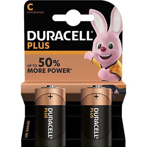 Zwei Duracell Plus C Batterien auf einer Pappverpackung mit dem Duracell-Hasen.