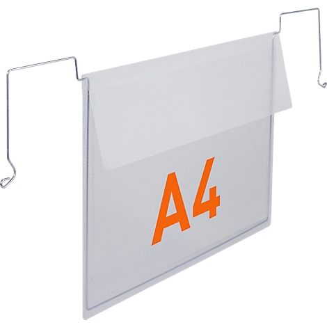 Close-up van een kartonnen doos met een etiket. Het label heeft nummers, een barcode en symbolen.