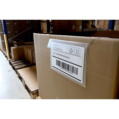 Grijze plastic container met etiket. Op het etiket staan cijfers, streepjescode en symbolen.