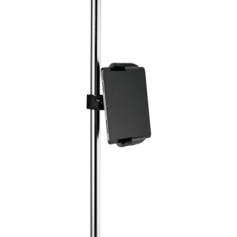 Een zwarte tablet die door een houder aan een zilveren paal wordt gehouden. Het scherm staat naar voren.
