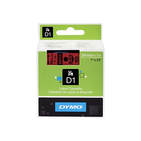Dymo D1 Schriftbandkassette, 24 mm Breite, schwarze Schrift auf rotem Band, in grüner Verpackung.