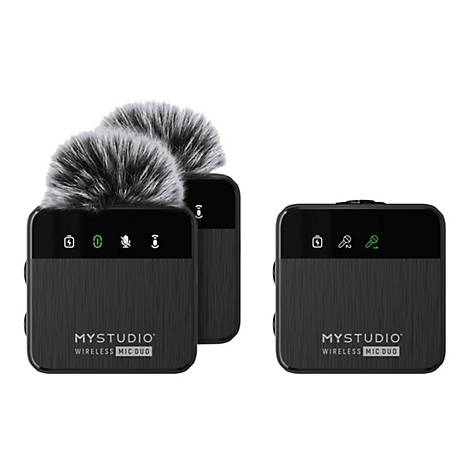 Zwei schwarze MyStudio Wireless Mic Duo Sender mit Fellwindschutz und ein Empfänger vor weißem Hintergrund.