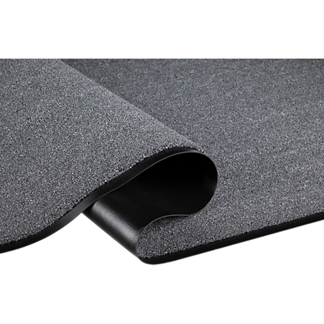 Grijze deurmat, gedeeltelijk opgerold, met zwarte rubberen achterkant.