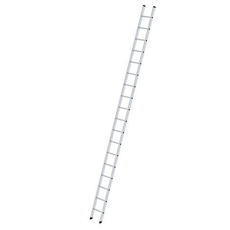 Échelle en métal sur fond blanc, légèrement inclinée.