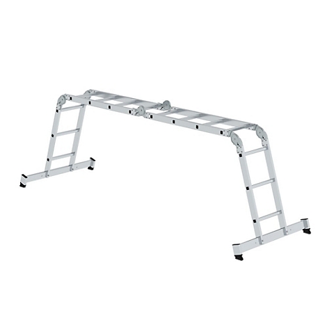 Une échelle multifonctionnelle en aluminium sur fond blanc. L'échelle est configurée en forme d'arc.