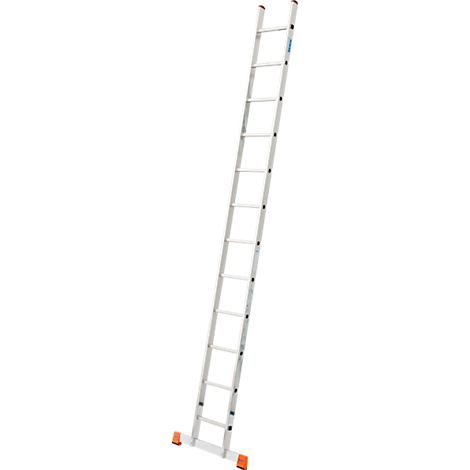 Échelle en aluminium grise, en biais. Pieds en caoutchouc orange, connecteurs noirs. Sur fond blanc.
