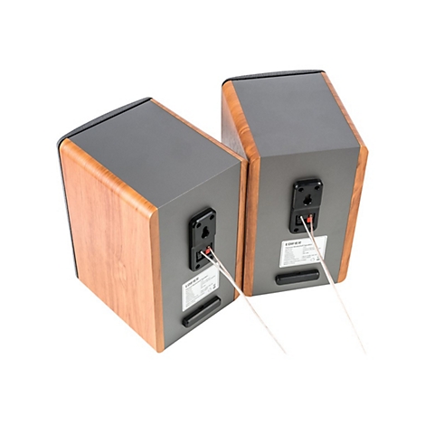 Zwei Edifier Regallautsprecher mit Holzoptik-Seiten, Rückansicht mit Kabelanschlüssen und Produktaufkleber.