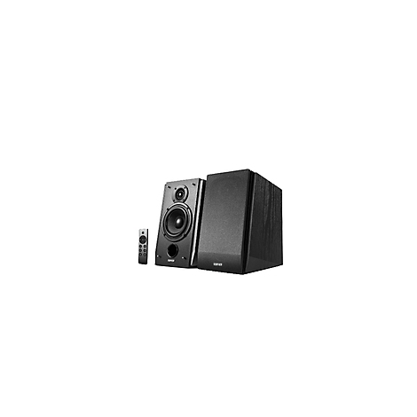 Zwei schwarze Lautsprecher mit Fernbedienung. Der linke Lautsprecher hat einen sichtbaren Subwoofer und einen Hochtöner.