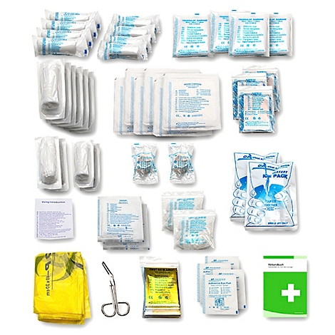 Verzameling medische benodigdheden, waaronder verband, wattenstaafjes, pleisters, scharen en een EHBO-koffer.