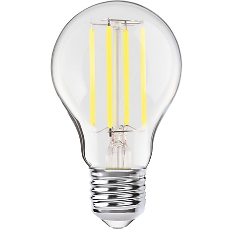 Gros plan d'une ampoule LED. L'ampoule a un boîtier en verre clair en forme de poire avec des filaments LED jaunes à l'intérieur et une base argentée.