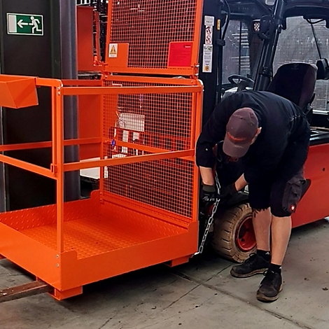 Eichinger-Industrie Arbeitskorb für Gabelstapler, für 2 Personen, Aufnahme auf breiter Seite, rutschsichere Plattform, Stahl, reinorange RAL 2004