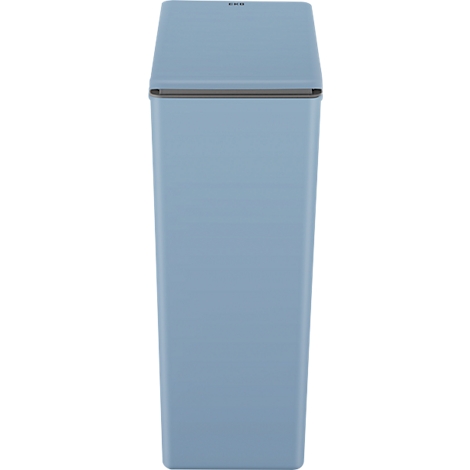 Poubelle bleu clair avec couvercle. Nom du fabricant en haut.