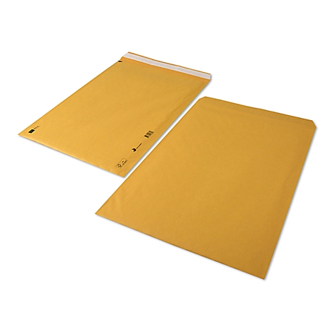 Zwei braune Versandtaschen liegen auf weissem Grund. Die obere Tasche ist geöffnet, die untere geschlossen.