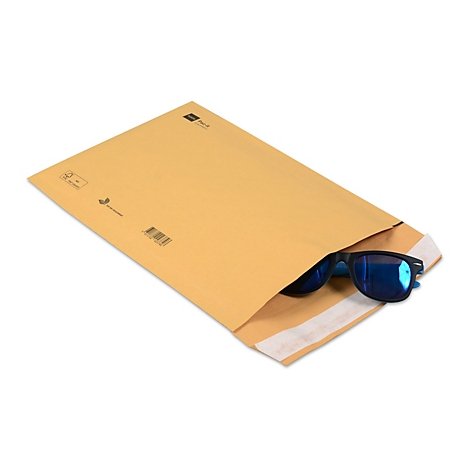 Bräunlicher Luftpolsterumschlag, der eine Sonnenbrille mit blauen Gläsern enthält.
