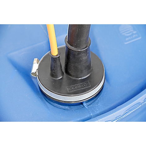 Close-up of a blue barrel lid with black and orange tubes. The lid reads "CEMO".