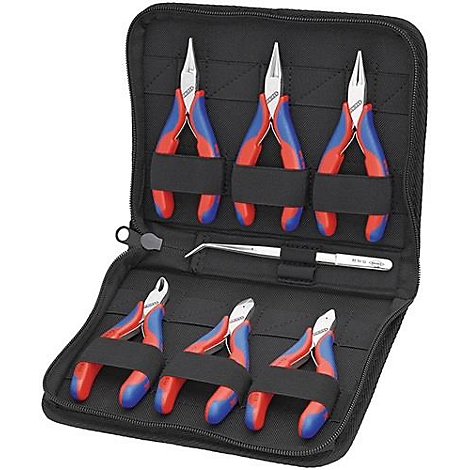 Zwarte etui met meerdere tangen en een pincet. Tangen rood, blauw, zilver. De rits staat open.