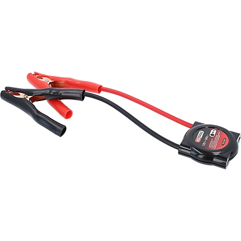 Schwarze und rote Starthilfekabelklemmen. Ein schwarzes Kabel ist mit einer schwarzen Klemme verbunden, ein rotes Kabel mit einer roten Klemme.