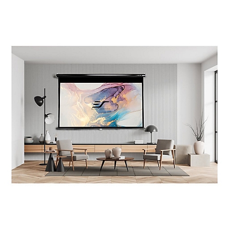 Wohnzimmer mit Leinwand. Auf der Leinwand befindet sich ein farbenfrohes Kunstwerk. Zwei StÃ¼hle und ein Tisch stehen davor.