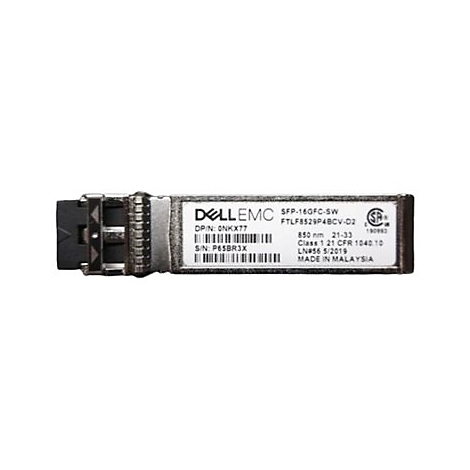 Ein SFP-Modul von Dell EMC. Auf dem Modul sind Schriftzüge und Barcodes zu sehen.