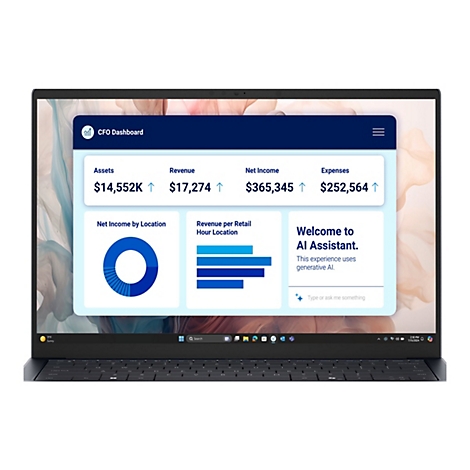 Laptop mit einem CFO-Dashboard auf dem Bildschirm, das Finanzkennzahlen und eine KI-Assistenten-Funktion zeigt.