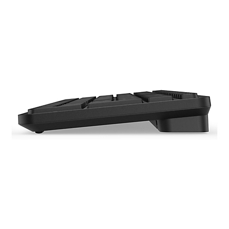 Seitliche Ansicht einer schwarzen Computertastatur mit ergonomischer Neigung vor weißem Hintergrund.