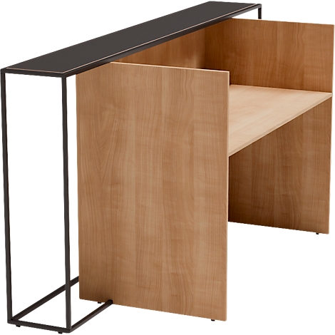 Ein modernes, minimalistisches Möbelstück mit Holzstruktur und einem schwarzen Metallrahmen, das als Schreibtisch oder Beistelltisch dienen kann.