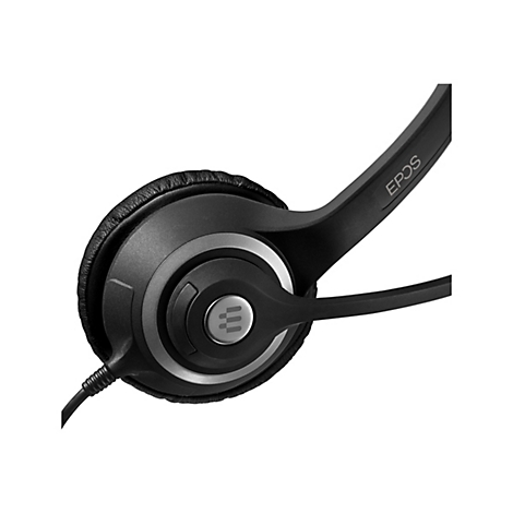Schwarzes Headset von EPOS, Nahaufnahme. Ohrmuschel mit silbernem Ring und Logo, Mikrofon-Ausleger, Kabel.